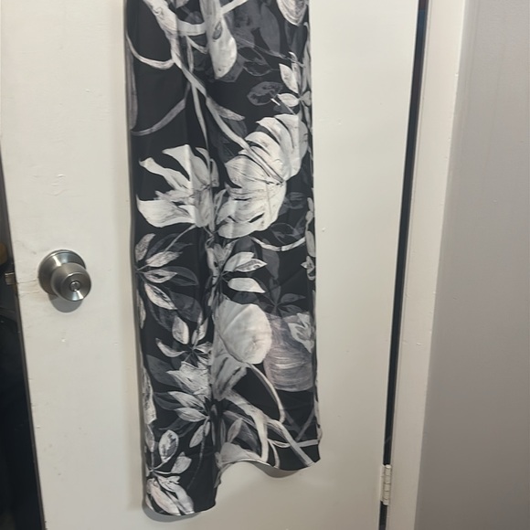 NWT. AllSaints Bryony Jackie Floral Maxi Dress in size 8. - Picture 6 of 7